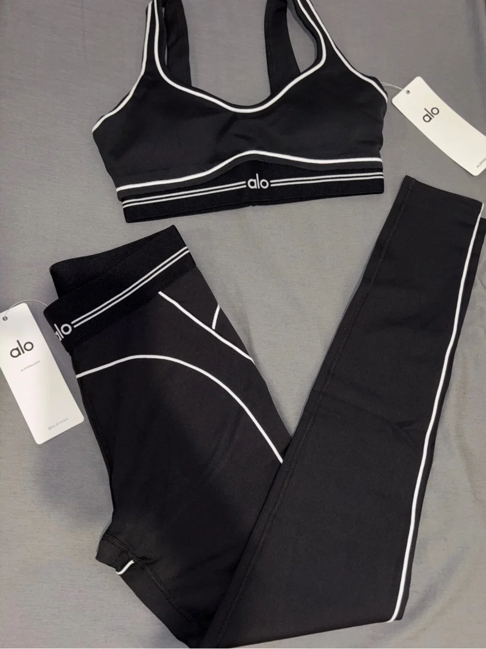 ALO Yoga Black Sports Bra & Legging Set with White Piping - Picture 1 of 1